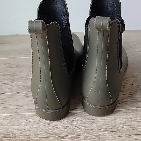 Chelsea Rain Boots, green, size 7 - Picture 6 of 10